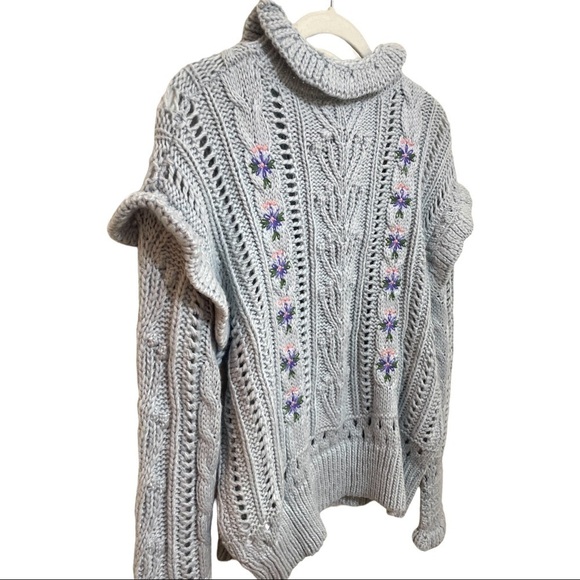 Gorgeous NWT Stellah Crochet Knit Embroidered Sweater, Size Small - Picture 4 of 8